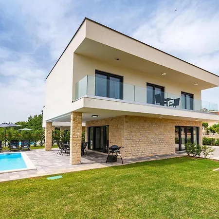 Beautiful In With Sauna Holiday home Porec